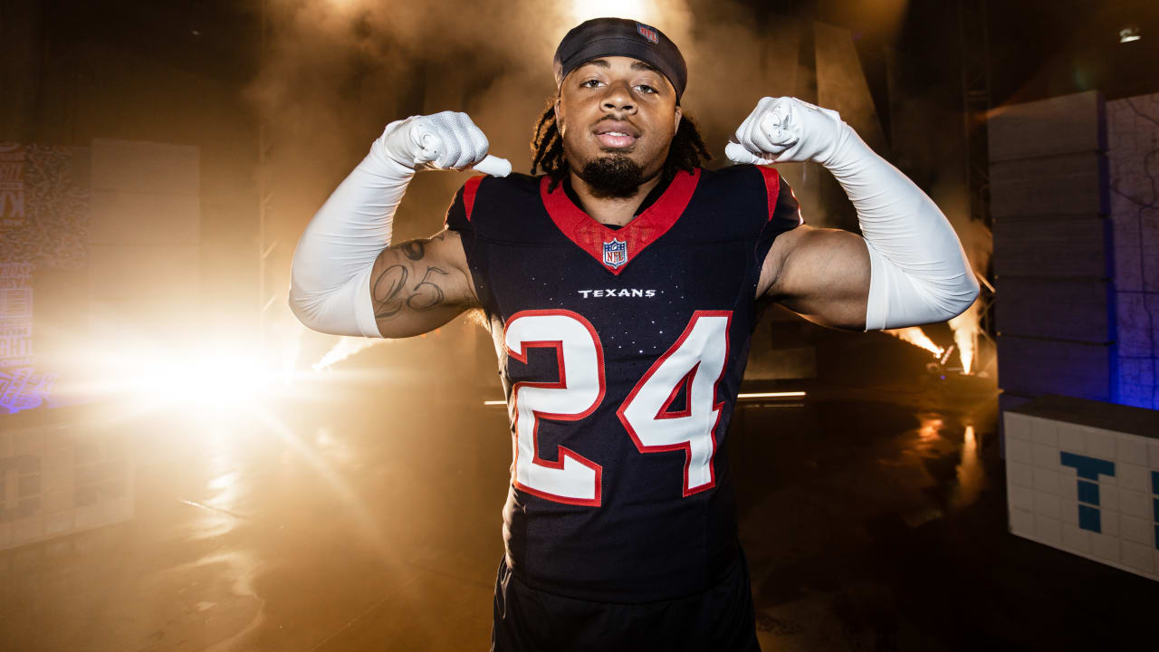 Derek Stingley Jr. telah resmi menandatangani perpanjangan kontrak tiga tahun senilai $90 juta dengan Houston Texans.