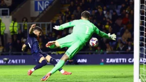 Leeds United kembali menduduki puncak klasemen Championship setelah meraih kemenangan 1-0 atas Oxford United.