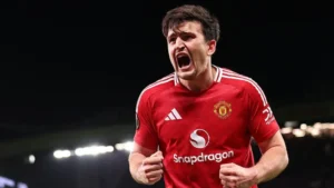 Manchester United menghasilkan perlawanan telat yang menakjubkan untuk mengalahkan Lyon dan mencapai semifinal Liga Europa pada hari Jumat.